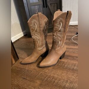 Me Too Brown Western Heeled Boots